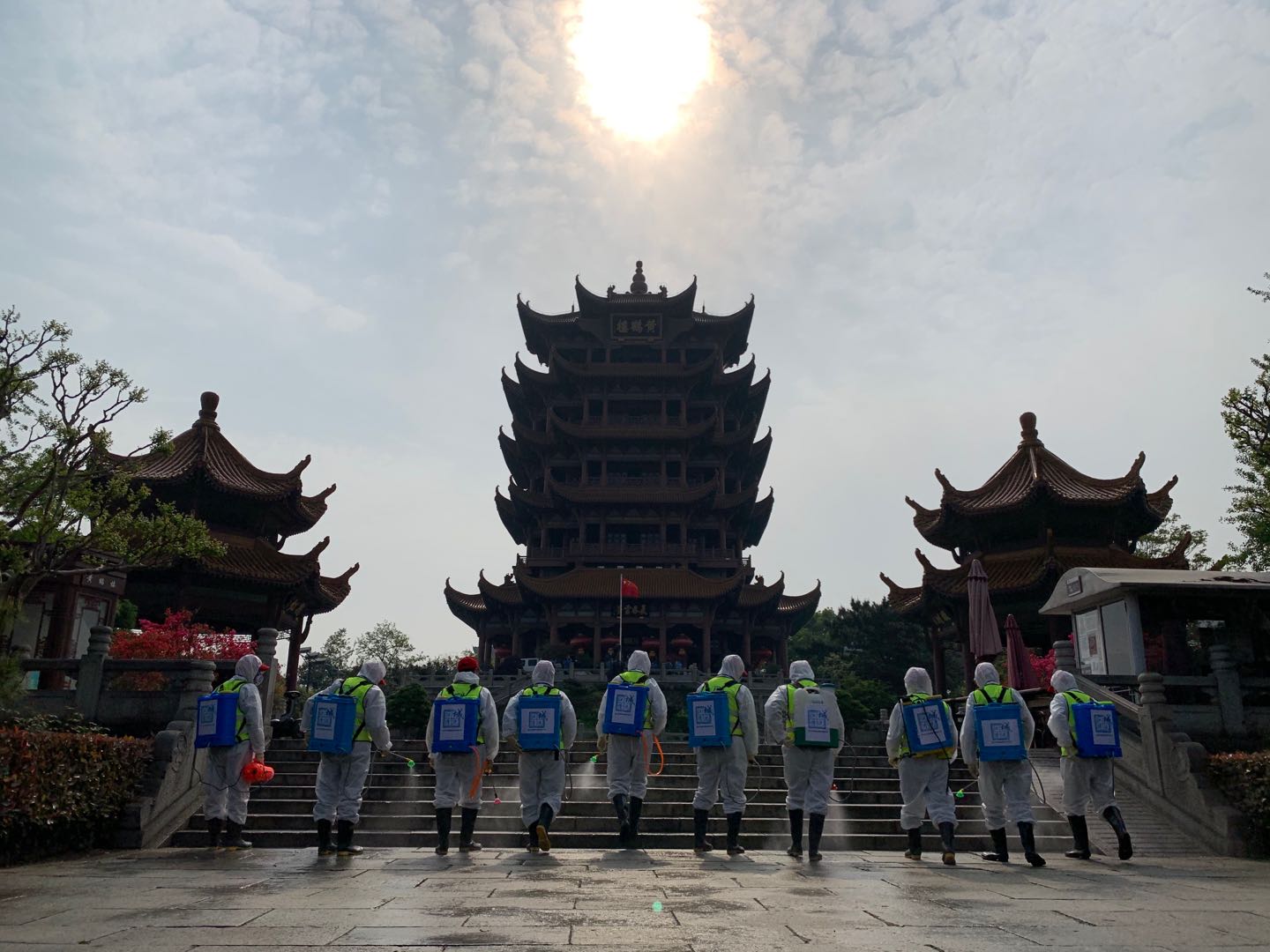 江城清洗**團隊為黃鶴樓公園提供**服務