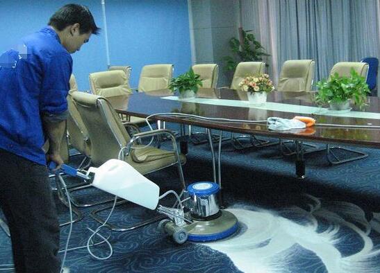 武汉日常保洁公司分享地毯清洗的操作方法