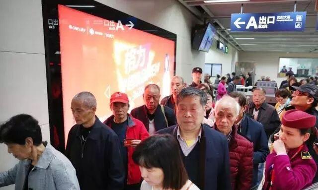 清明出行早知道：清明假期首日，武汉地铁提前半小时开班