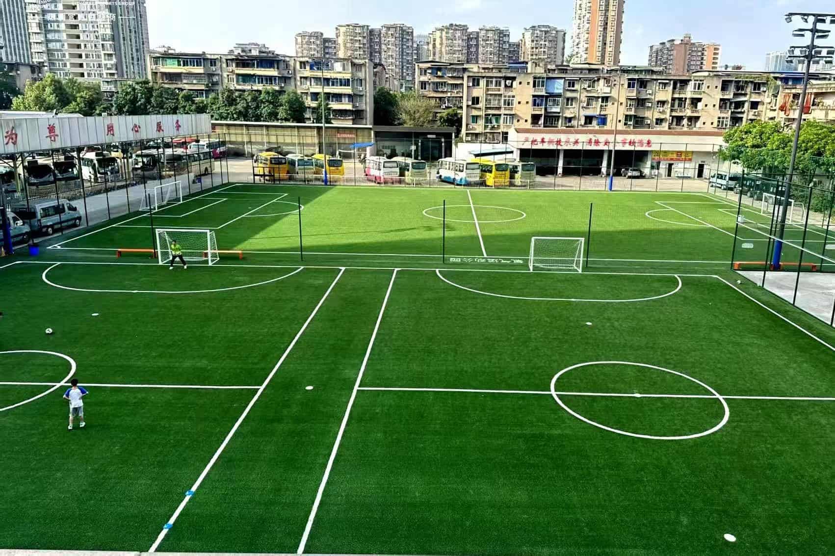 成都体育公园引入新型人造草坪，提升运动体验