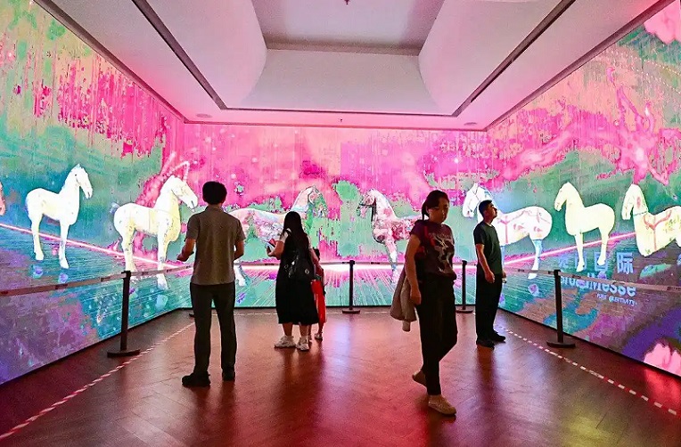 墙面互动投影：当科技与艺术在墙面上共舞