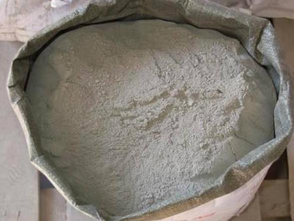 砂浆腻子粉的 配 料 整理，达到不起泡、不返碱、不脱粉的目的！