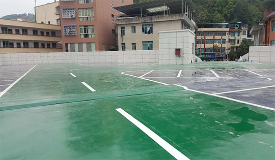 贵州某农贸市场室外停车场地坪漆