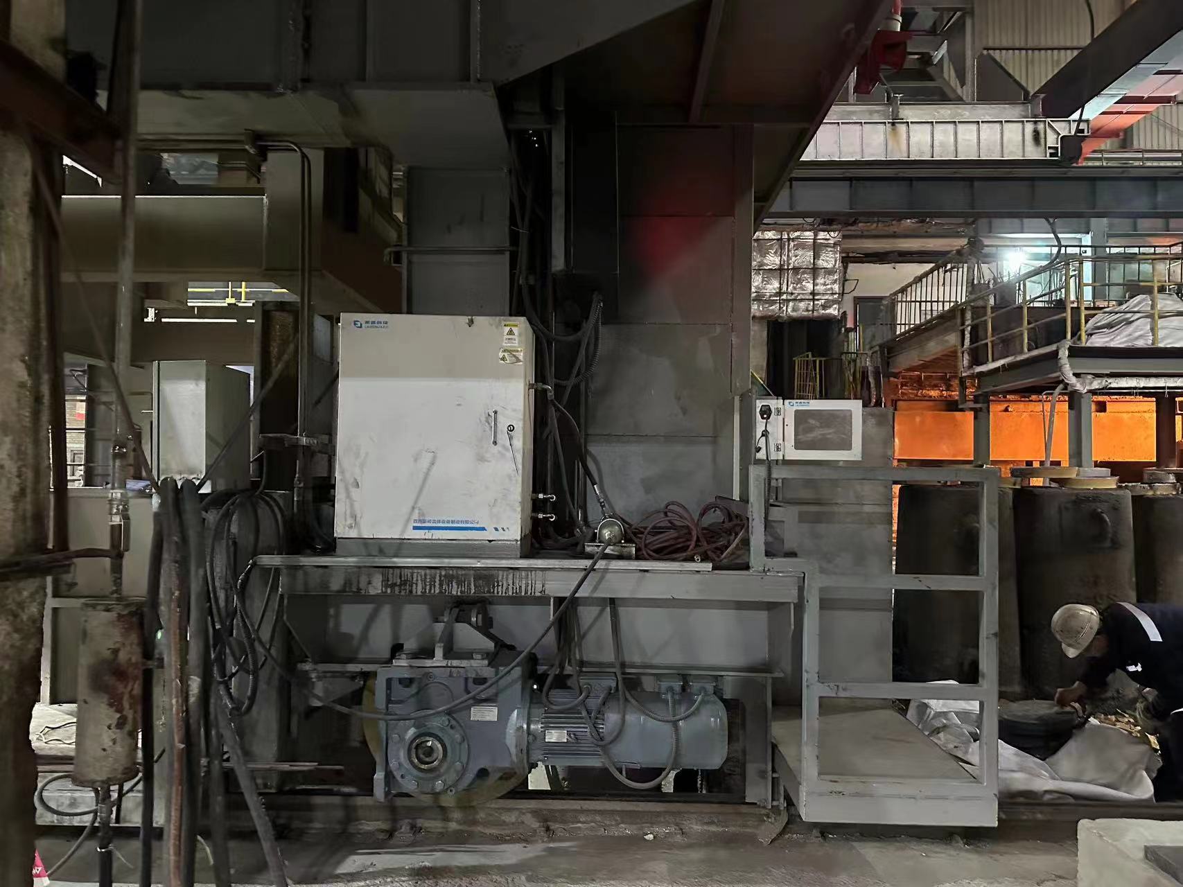 四川莱峰配气装置在炼钢行业钢锭浇铸口的使用情况
