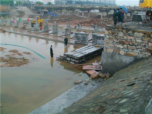 鄖西城區水系景觀二道河二號壩安裝現場