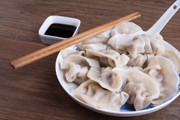 如何防止煮餃子時(shí)破皮？