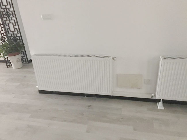 美联奥林匹克花园11栋明装暖气系统